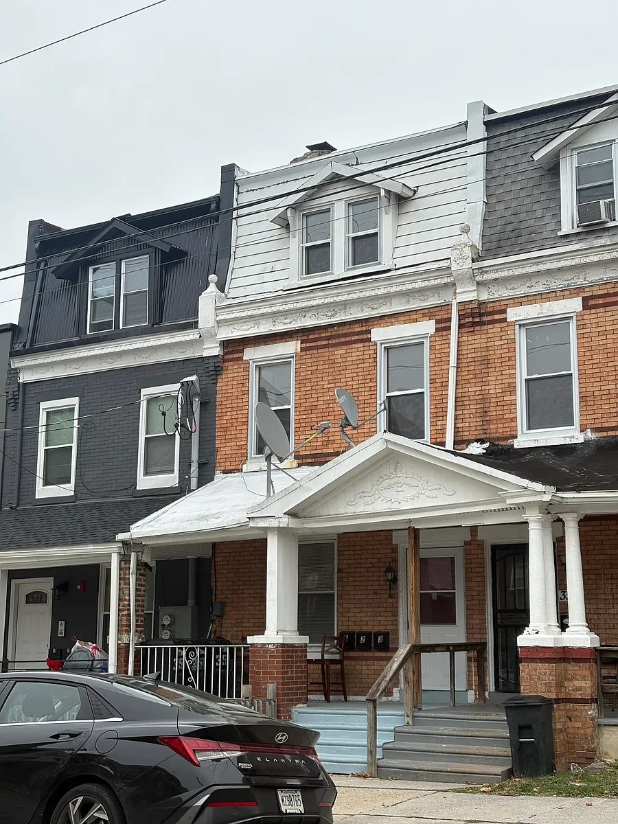 Building Photo - 356 E Walnut Ln #2