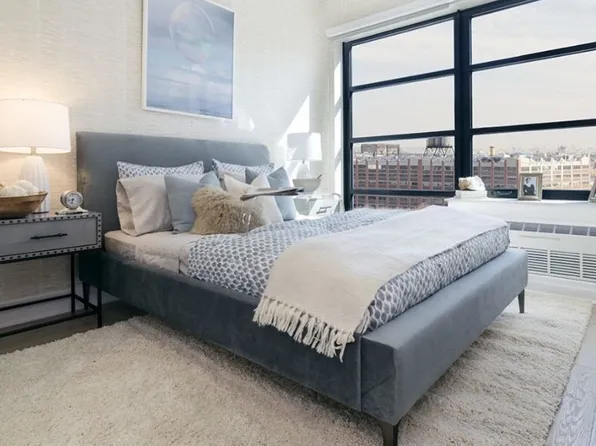 13-33 Jackson Avenue 7G image 2 of 13