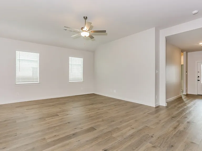 208 Julian Davis Dr — Photo 5