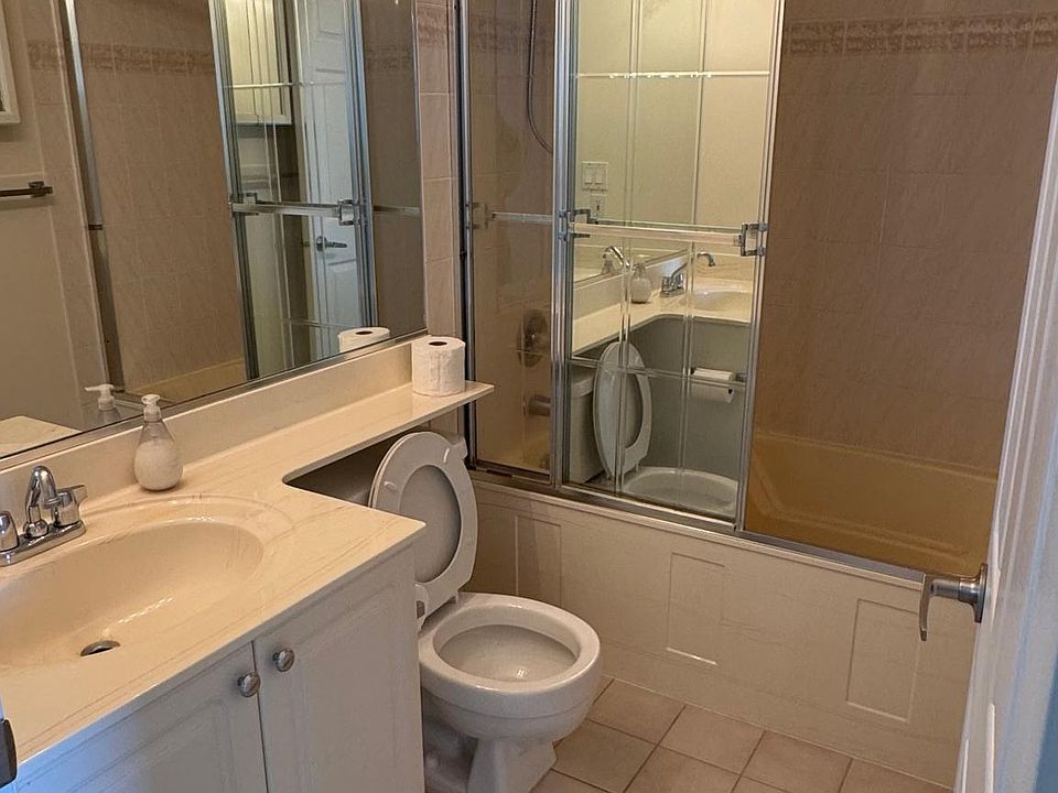 Master bedroom full bath with bathtub