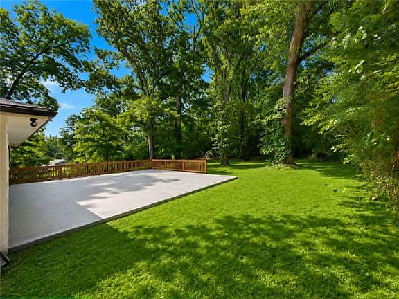 3rd image of 328 Dale Dr