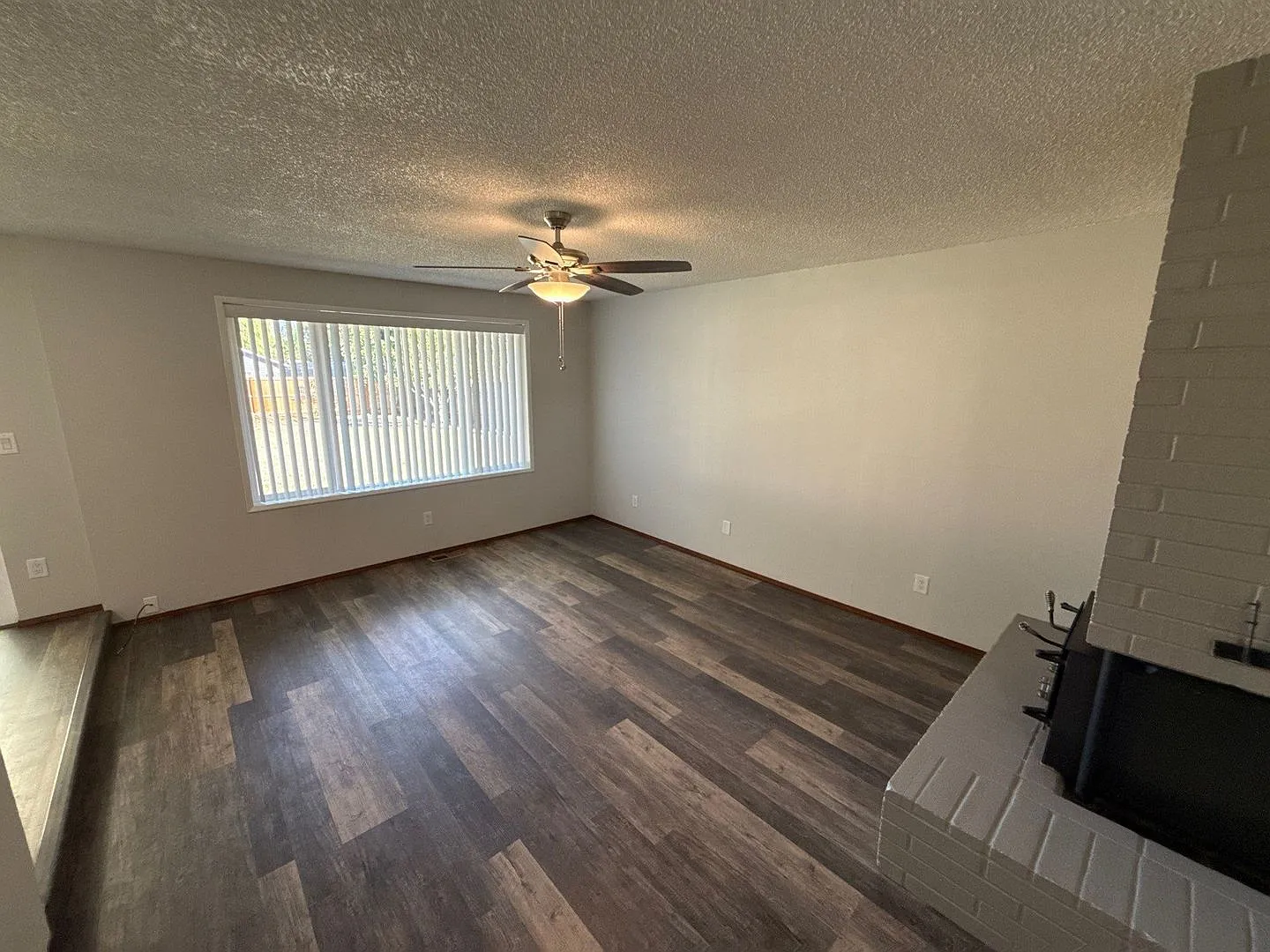 3 bed, 1.0 bath, 1023 sqft, $1,845 — Photo 2