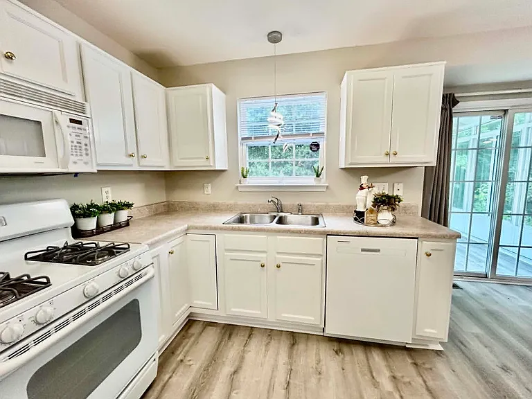 2512 Grand Glen Rd — Photo 15