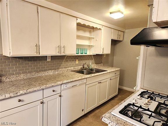 3rd image of 11840 Summerland Ave