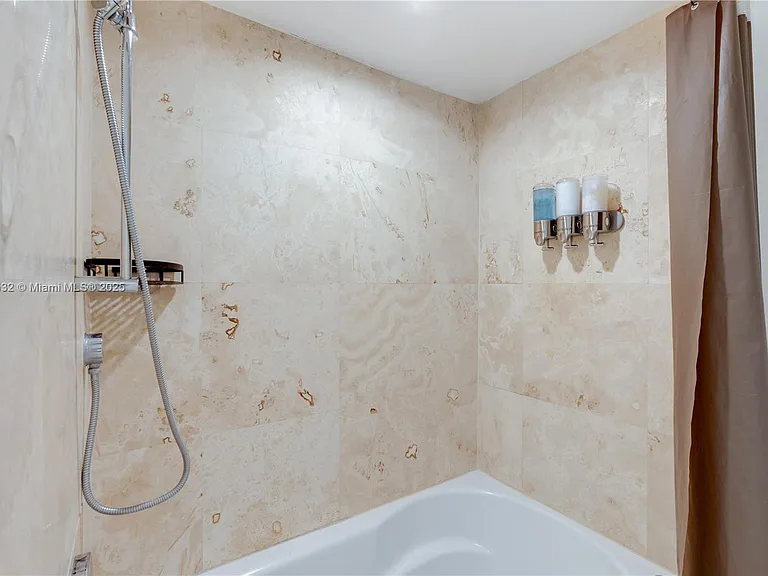 41 SE 5th St #2107 — Photo 20