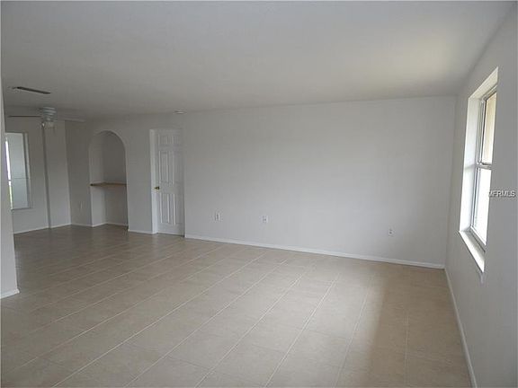 2nd image of 146 Cambridge Dr NW