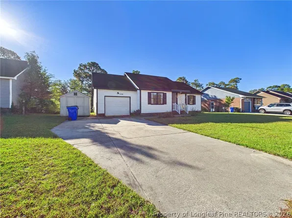 228 Eppingdale Dr, Spring Lake, NC 28390