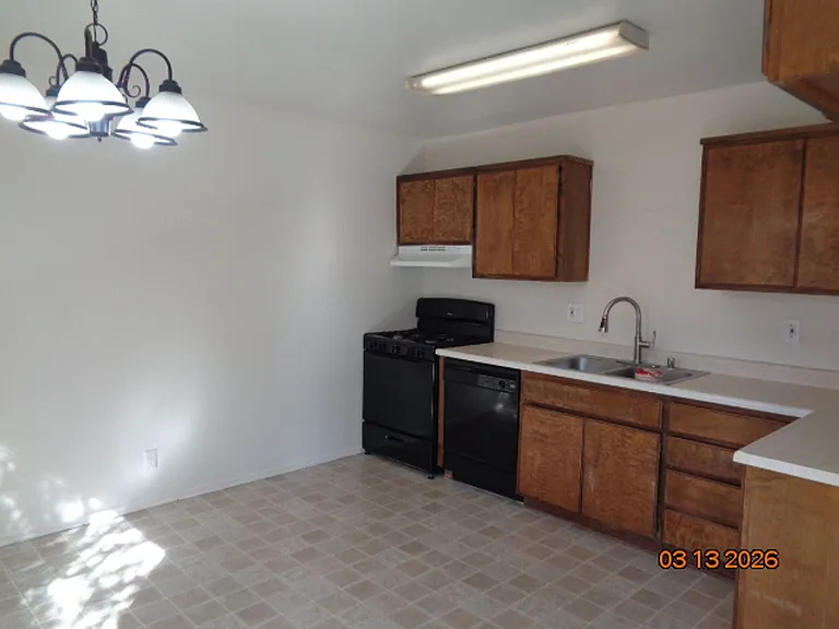 2821 Desert St — Photo 5
