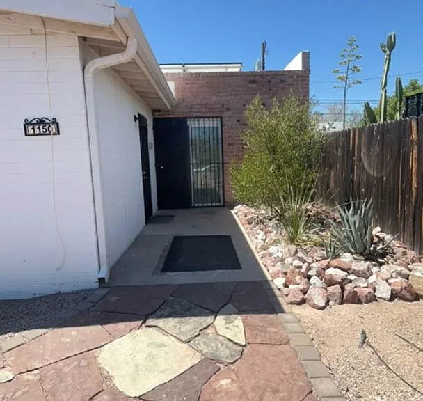 1150 E Waverly St — Photo 3