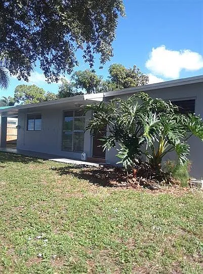 223 SE 14th Pl — Photo 3