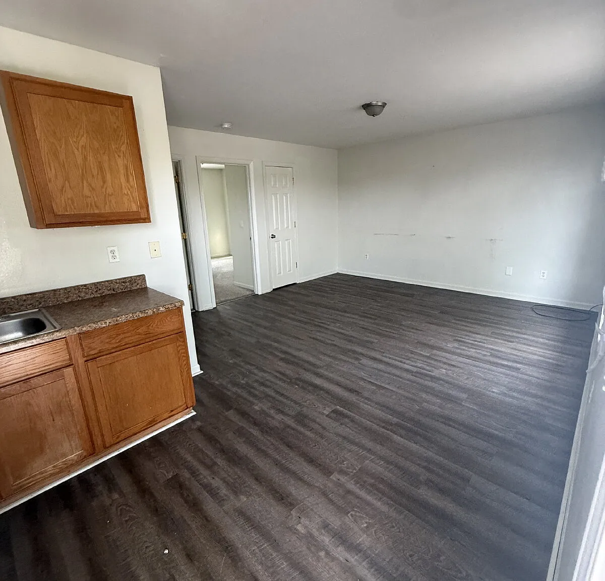 2 bed, 1.0 bath, $895 — Photo 2
