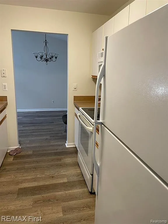 2 bed, 2.0 bath, 1324 sqft, $1,700 — Photo 4