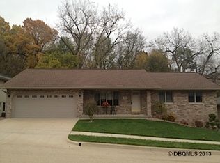 3528 Eclipse Cir, Dubuque, IA 52003