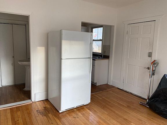 5th image of 43 Ashland St #1