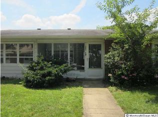 393A Chesterfield Ct, Lakewood, NJ 08701