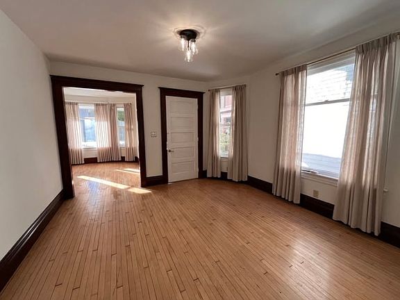 5th image of 2804 S Logan Ave #2804