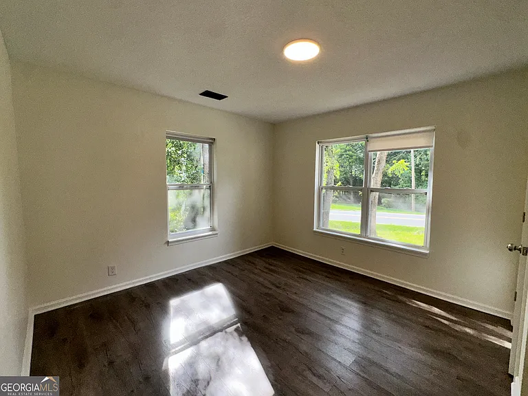 600 W Main St — Photo 14