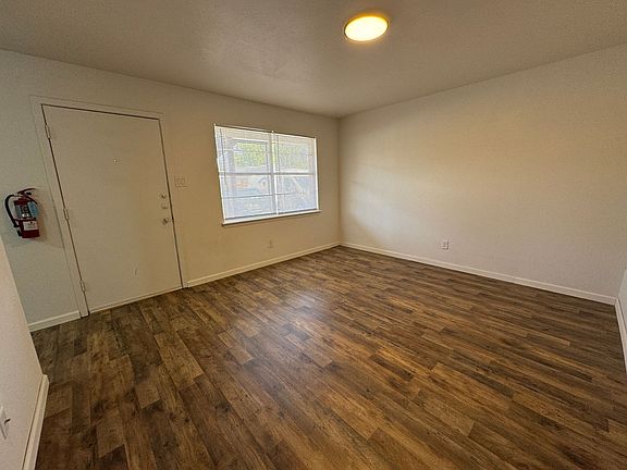 4th image of 611 Sunset Ln APT C
