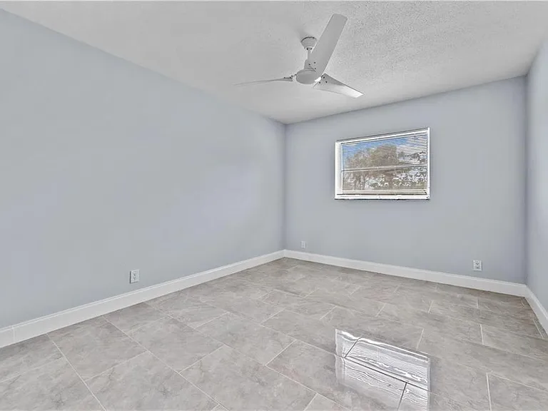 260 NW 19th St #290 — Photo 16