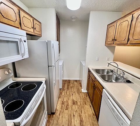 3rd image of 201 W Spence St #7B