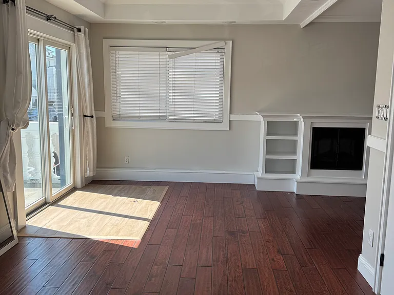 69 Illinois Ave — Photo 14
