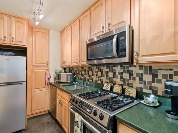 52-30 39th Drive image 6 of 14