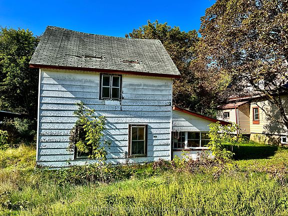 4th image of 196 John St