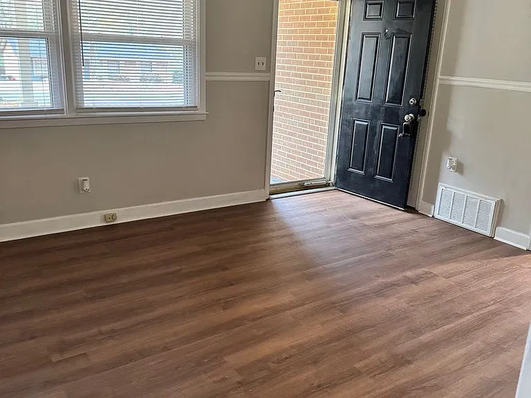 1561 Marble St — Photo 3