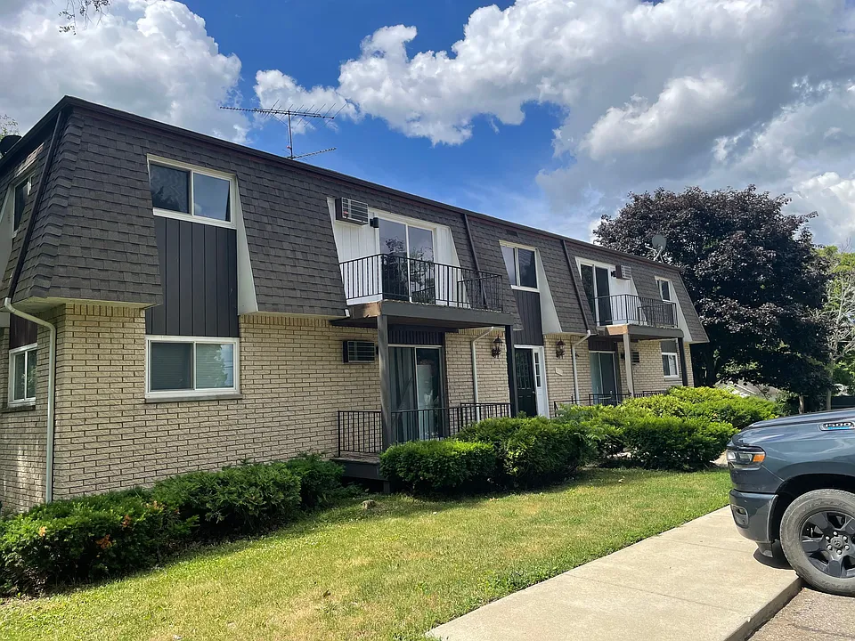 211 E Main St #8