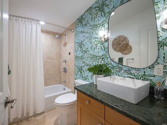 4th image of 172 Alala Rd Unit B