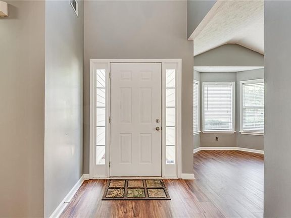 4th image of 1372 Glenover Way