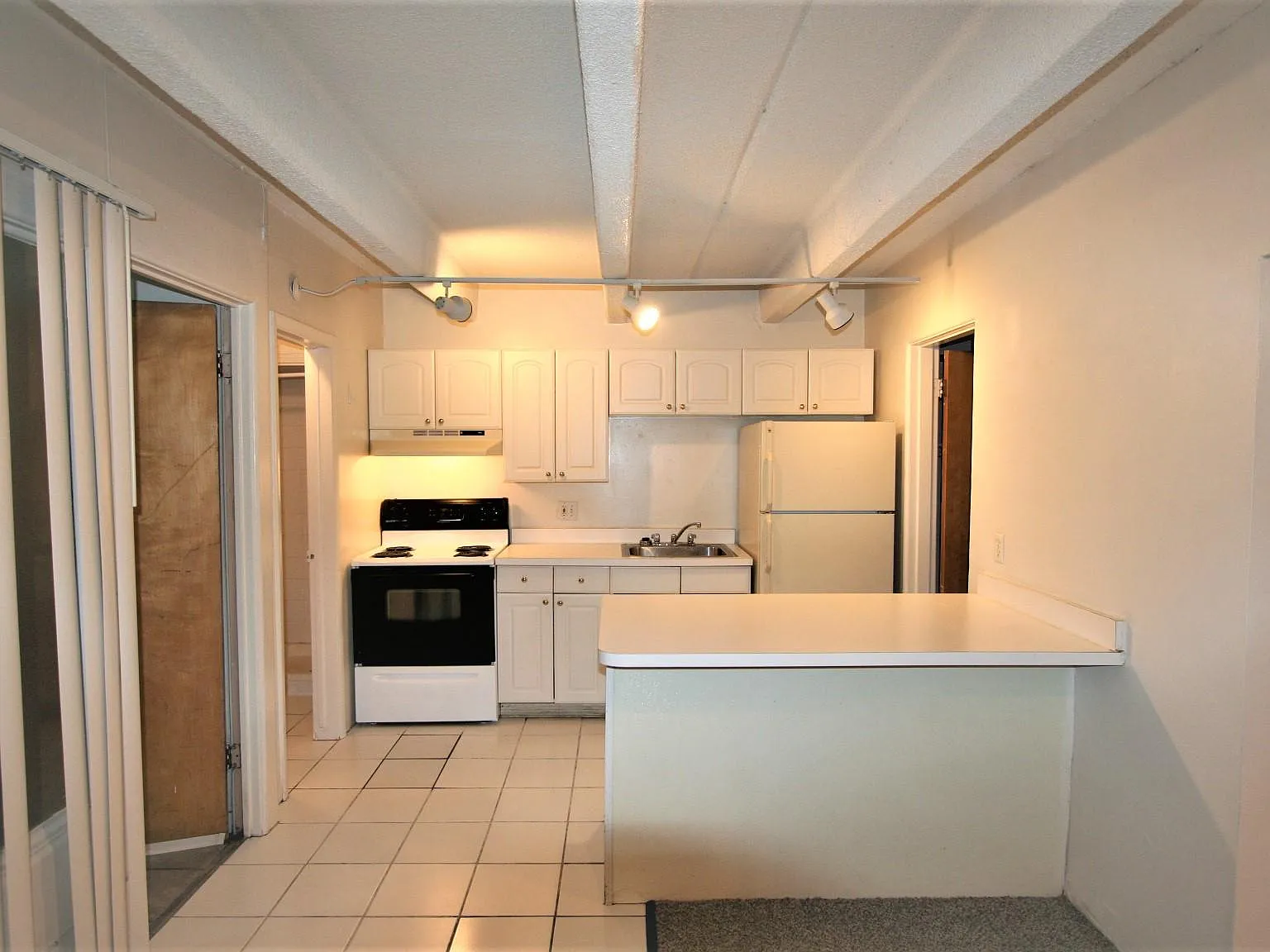 Studio, 400 sqft, $995 — Photo 4
