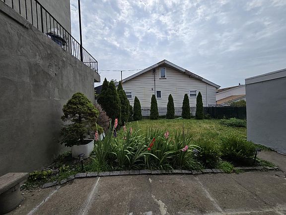 4th image of 86 Palisade Ave #3