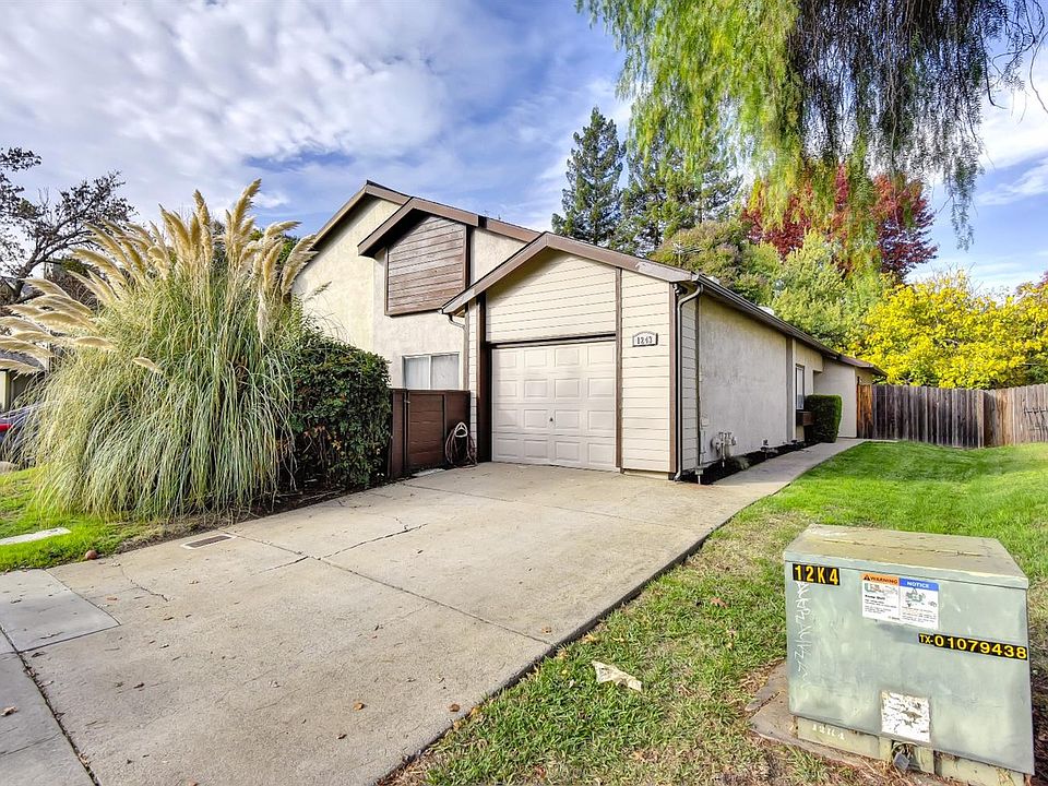 1st image of 1243 Pebblewood Dr