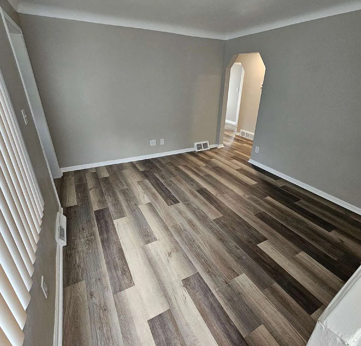 3 bed, 1.0 bath, 956 sqft, $1,400 — Photo 3