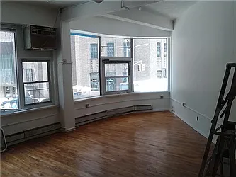 Rented by R New York