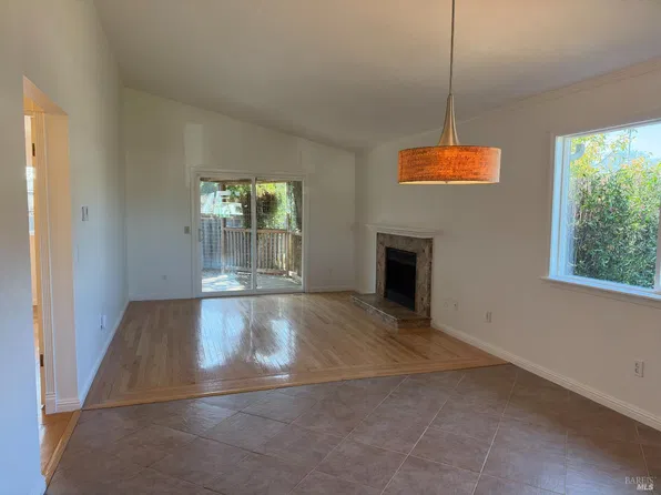 2402 College Park Circle, Santa Rosa, CA 95401
