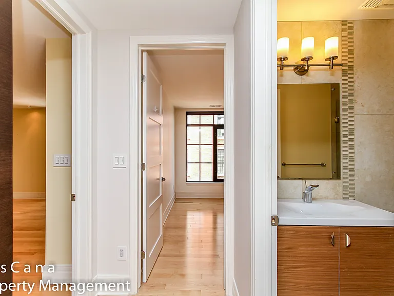 327 Breezehill Ave S #702 — Photo 13