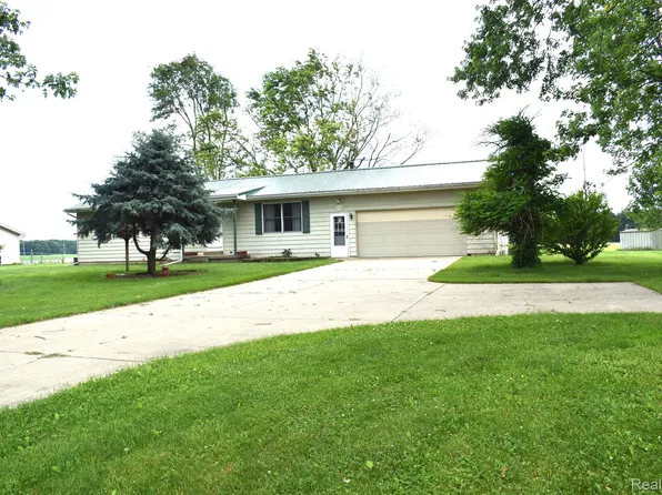 9353 Van Buren Rd, Fowlerville, MI 48836