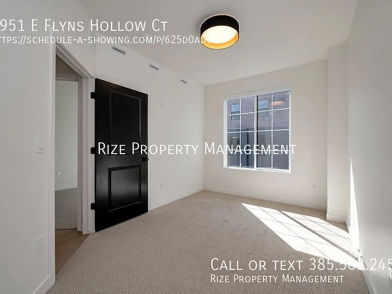 1951 E Flyns Hollow Ct — Photo 13
