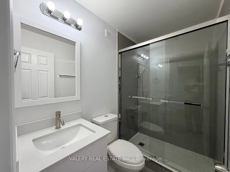 1683 Moongate Cres #LOWER — Photo 19