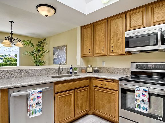 4th image of 1307 El Corral Ln