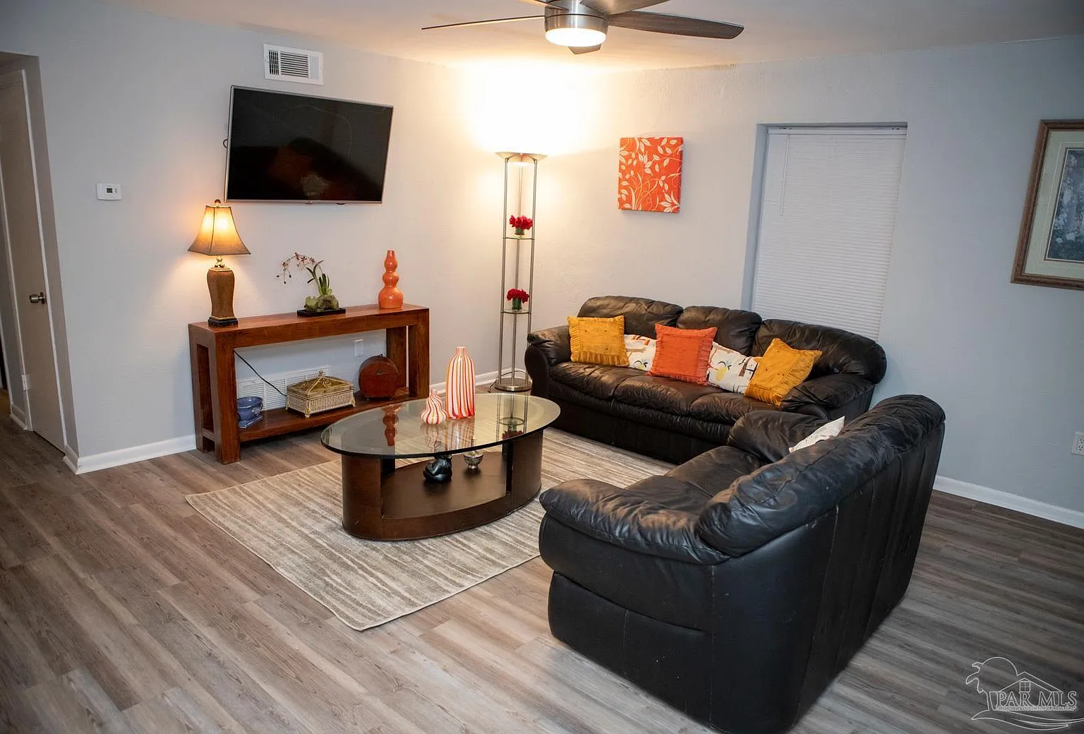 4 bed, 1000 sqft, $1,990 — Photo 3