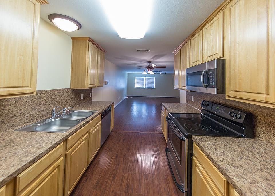 1st image of 11905 Algonquin Dr Unit 5