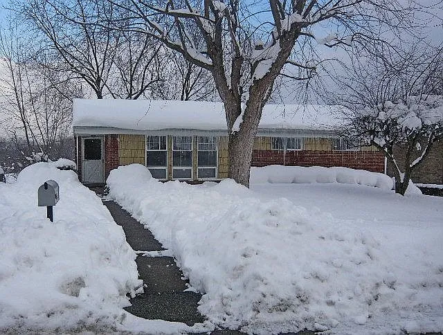 202 Richard Dr photo 1