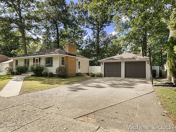 3rd image of 4637 Blaine Ave SE