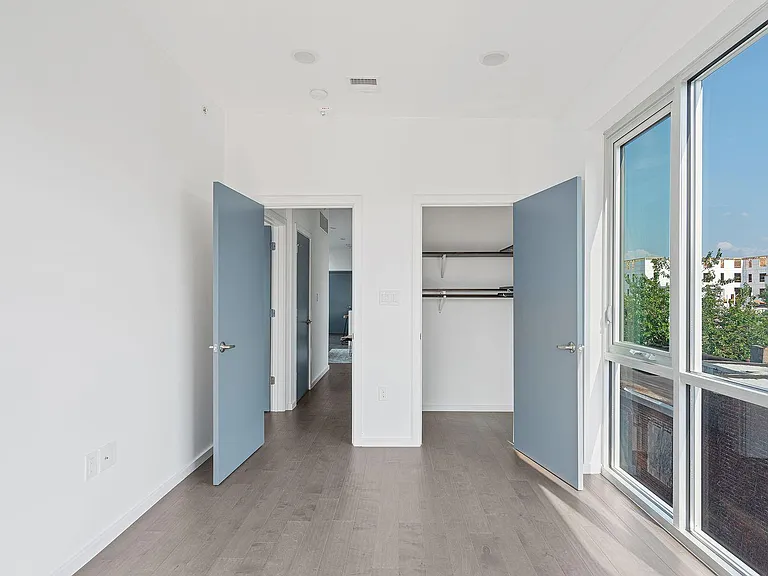 1235 N Franklin St #8 — Photo 8
