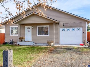 1406 N 2nd St, Silverton, OR 97381