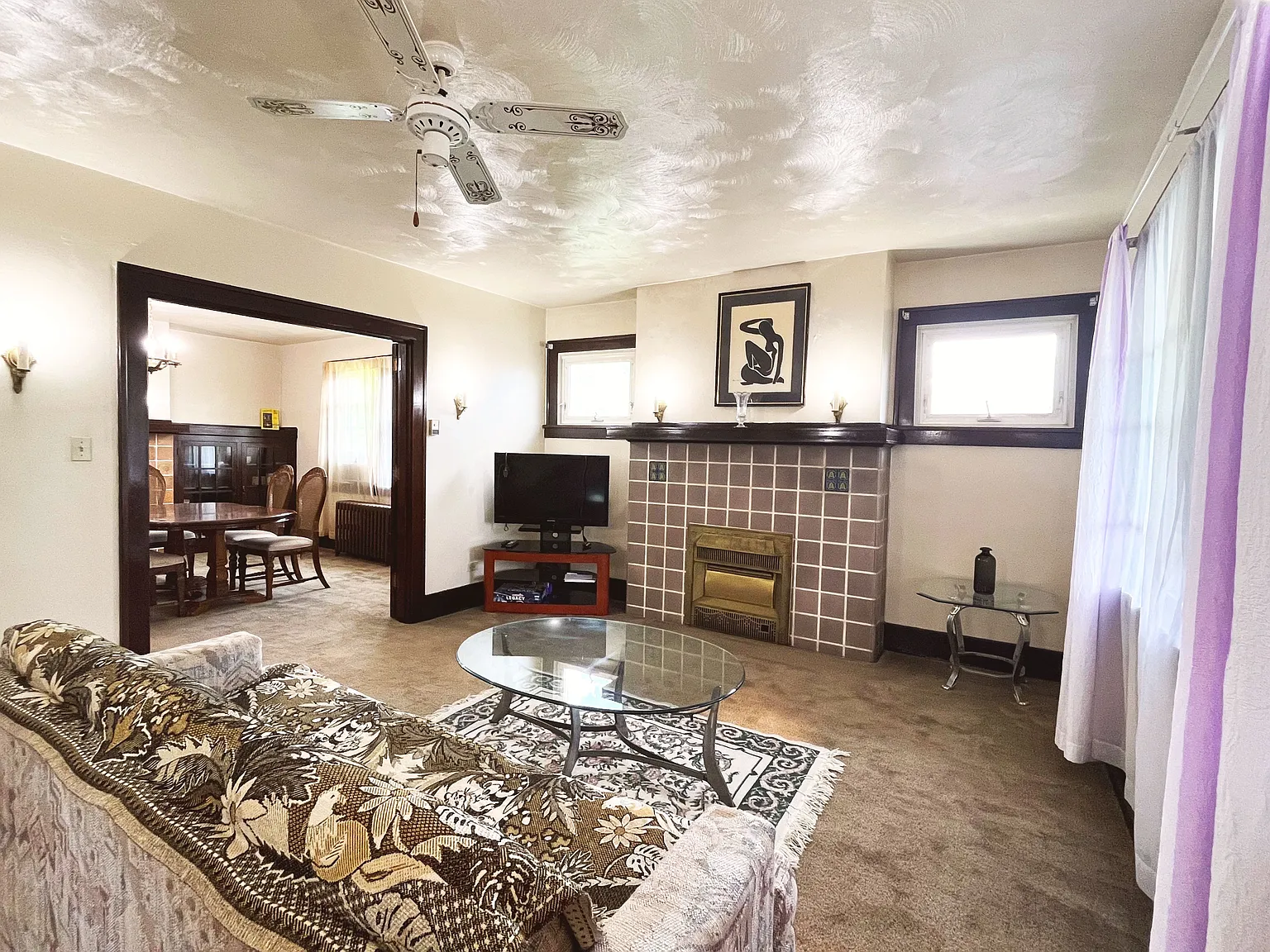 3 bed, 1350 sqft, $2,130 — Photo 2