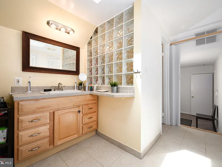 11708 Magruder Ln — Photo 21